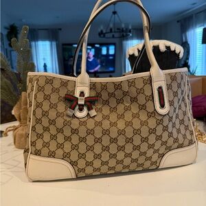 Gucci Beige and White Shoulder Bag